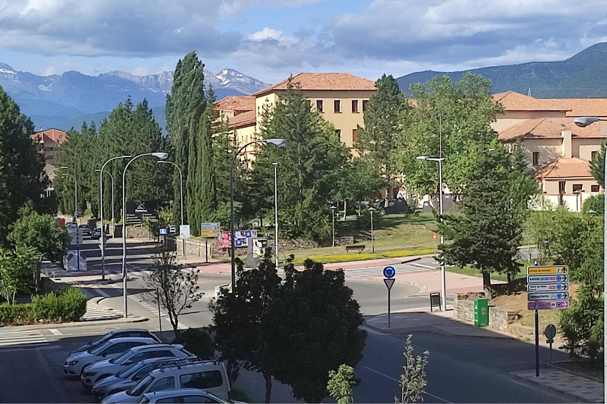 Apartamento O Mon Sabinanigo Bagian luar foto